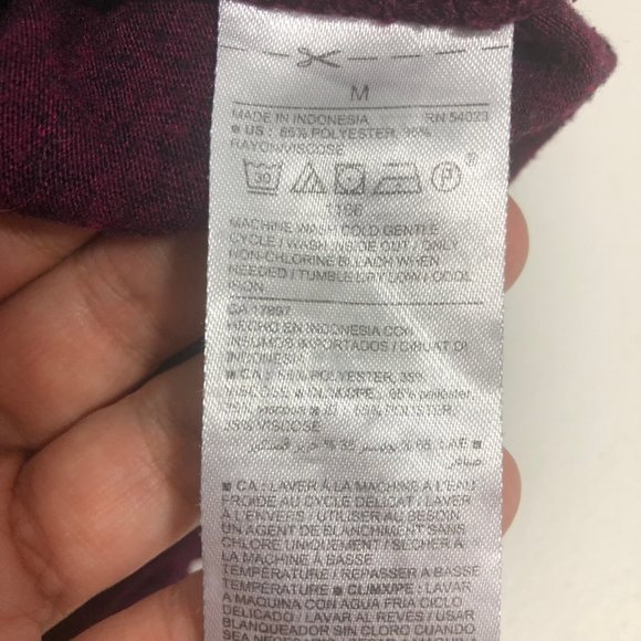 Old Navy Women's Maroon Short Sleeve Shirt size m - Picture 4 of 4